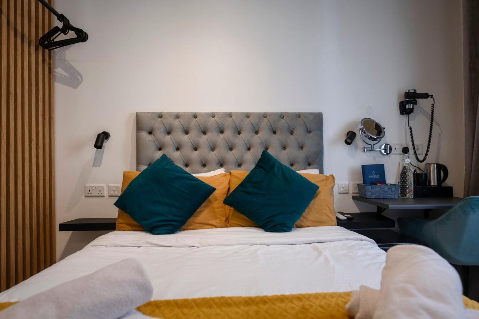 Mandera'S Boutique Suites & Dorms バレッタ エクステリア 写真