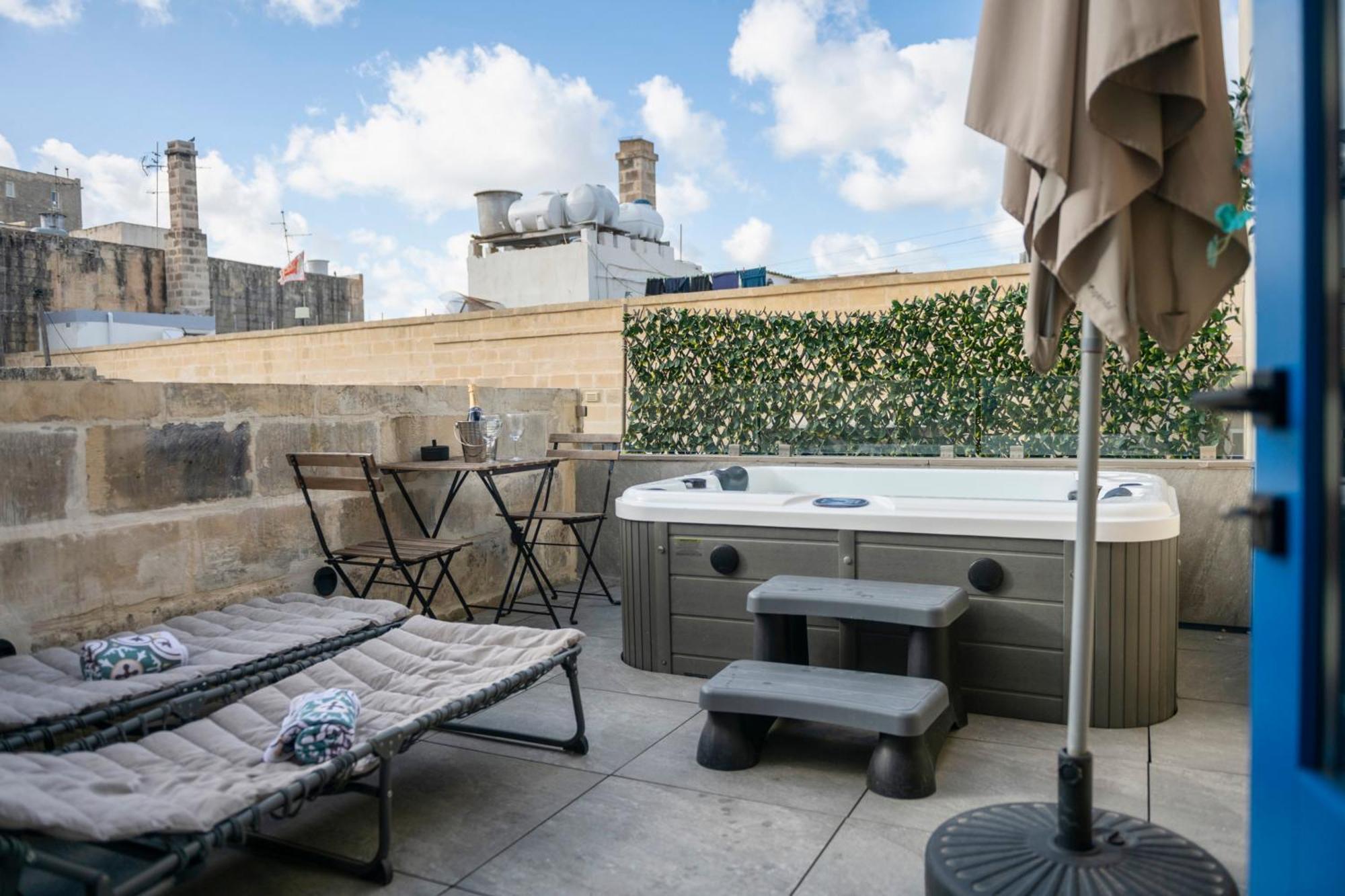 Mandera'S Boutique Suites & Dorms バレッタ エクステリア 写真